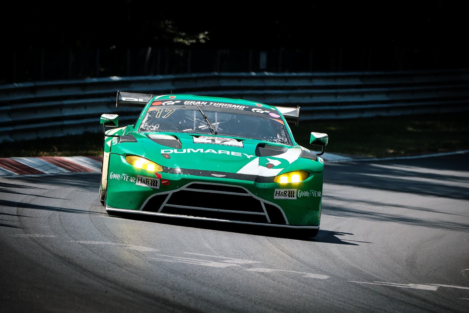 GT Racing Car Digital Wallpaper – High-Speed Motorsport Artwork